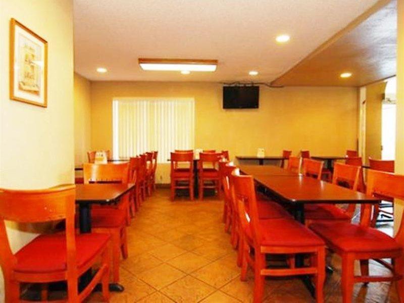 Red Roof Inn & Suites Oklahoma City Southwest Restaurant photo